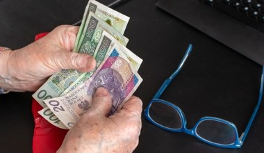 Dodatkowa emerytura co miesiąc na wniosek. Warunki są tylko dwa