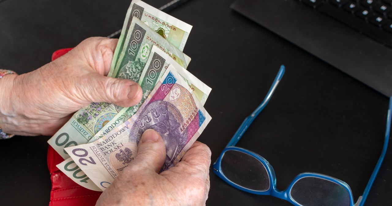 Dodatkowa emerytura co miesiąc. Stawiają dwa warunki. /123rf.com /123RF/PICSEL