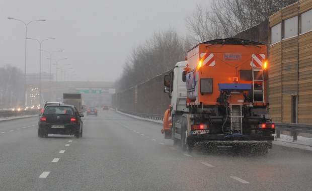 Dodatkowe 42 posypywarki pracują na mostach, wiaduktach i stromych ulicach