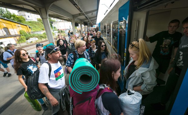 Dodatkowe pociągi zawiozą do Czaplinka na Pol'and'Rock 2022