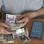 Dodatkowe wsparcie dla rodzin seniorów. Komu przysługuje? 