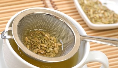 Dodawaj do potraw lub pij napar. Tłumi wilczy apetyt, poprawia wzrok i trawienie