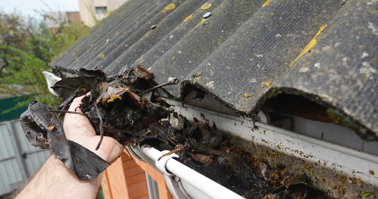 Dofinansowanie do wymiany dachu. Azbest ma zniknąć do 2033 roku, można sięgnąć po dotację /123RF/PICSEL