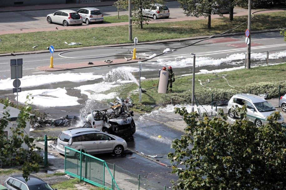 Dogaszanie wraku samochodu /	Wojciech Olkuśnik /PAP