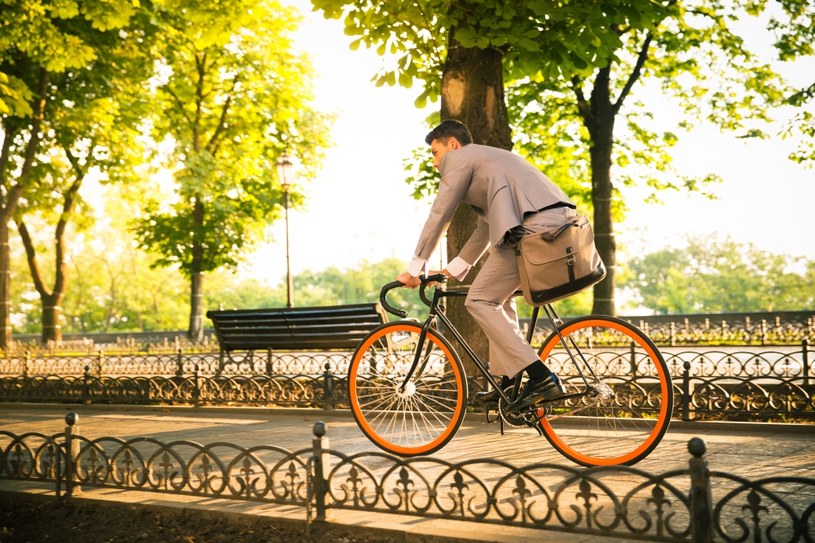 Dojeżdżasz do pracy rowerem? W Holandii mógłbyś liczyć na ulgę podatkową /123RF/PICSEL