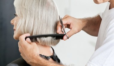 Dojrzałe kobiety pokochają tę fryzurę. Idealna dla siwych włosów