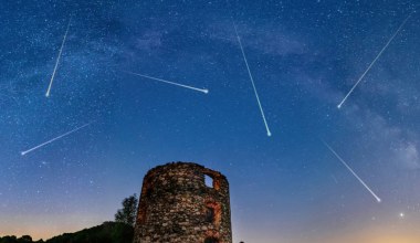 Dokładnie wtedy spójrz w niebo. Zobaczysz deszcz najpiękniejszych meteorów