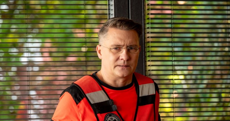 Doktor Góra (Tomasz Piątkowski) może być poważnie chory /Źródło: AIM