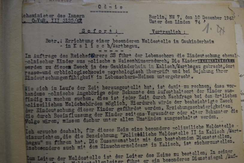 Dokument z 1942 roku, dotyczący utworzenia osobnego urzędu meldunkowego dla germanizowanych dzieci w Kaliszu /Ze zbioru Archiwum Państwowego w Kaliszu /INTERIA.PL
