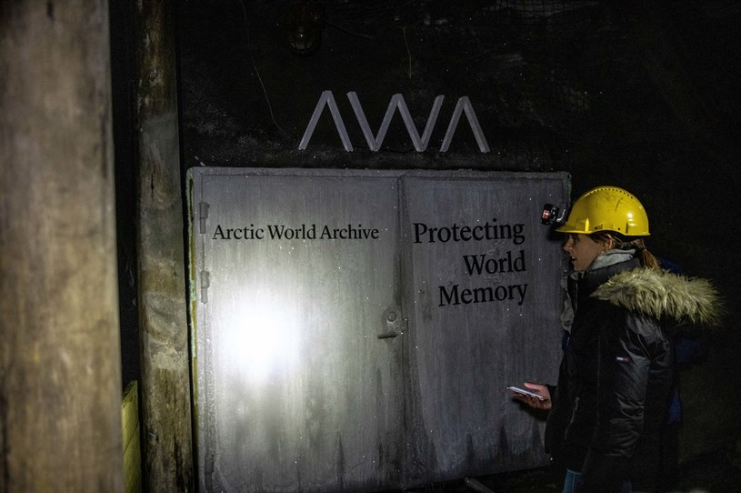 Dokumenty, zgromadzone w AWA mogą przetrwać nawet tysiąc lat /Maja Hitij/Getty Images /Getty Images
