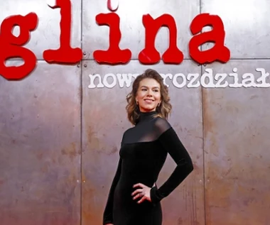 Dołączyła do obsady serialu. Jej ojciec jest scenarzystą, matka aktorką