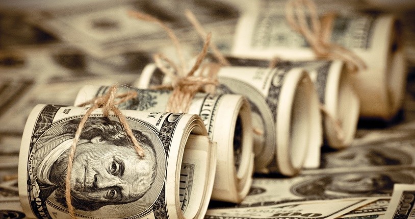 Dolar jest obecnie najtańszy od czerwca 2021 roku /123RF/PICSEL