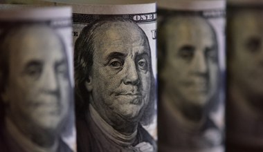 Dolar na rynkowej huśtawce. Czy przełamie złą passę?