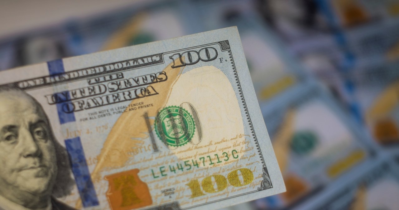 Dolar przestał tanieć. Waluta Amerykanów zyskuje przewagę nad złotym /123RF/PICSEL