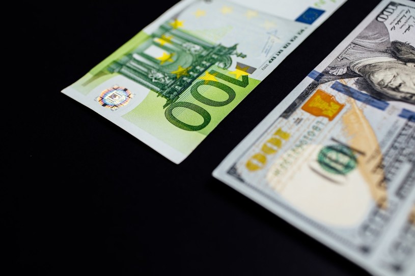 Dolar rośnie w siłę; frank szwajcarski wciąż powyżej 5 zł. Zdj. ilustracyjne /123RF/PICSEL