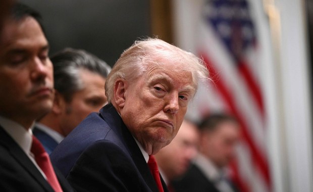 Dolar się chwieje. Chaotyczne decyzje Trumpa kosztują USA miliardy