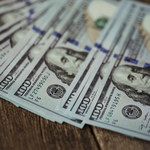 Dolar skazywany na spadki. Taka ma być korzyść złotego i euro