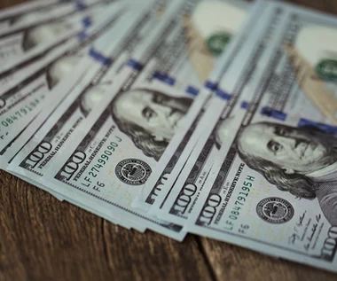 Dolar skazywany na spadki. Taka ma być korzyść złotego i euro