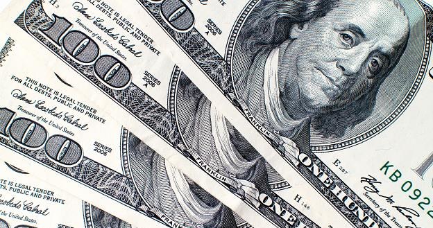 Dolar tak czy inaczej pójdzie w dół /&copy;123RF/PICSEL