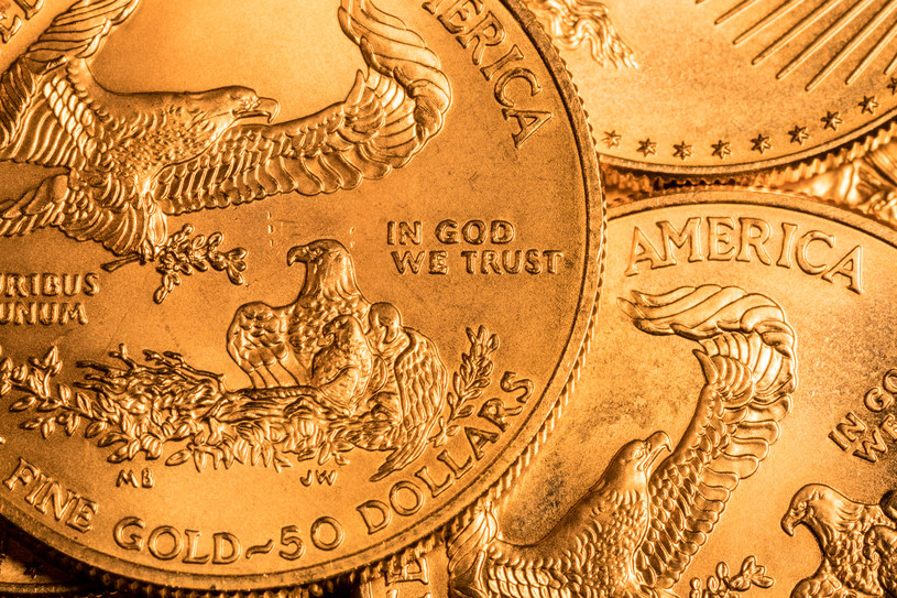 Dolar wystraszył ceny złota . Analitycy techniczni wyznaczają nowe poziomy wsparcia /123RF/PICSEL