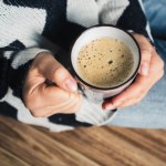 Dolej do kawy zamiast mleka. Wzmocnisz serce, oczyścisz jelita i nabierzesz energii