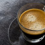 Dolej łyżeczkę do porannej kawy. Poprawisz koncentrację i metabolizm przyspieszy, cukier będzie w normie