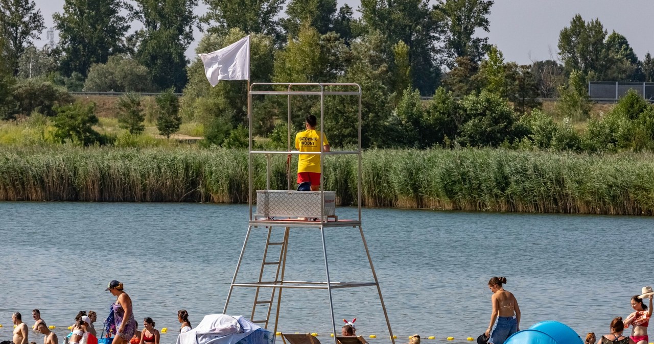 Dolina Raby to nie tylko bezpłatne kąpielisko z piaszczystą plażą, które jest alternatywą dla Zakrzówka. Oprócz rozbudowanej bazy możemy liczyć m.in. na obecność ratowników na miejscu /ANNA KACZMARZ / POLSKA PRESS/Polska Press/East News /East News