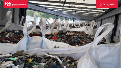 Dolnośląska KAS zatrzymała nielegalny transport tworzyw sztucznych z Holandii