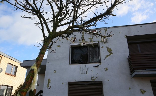 Dolnośląskie: Przez wiatr zawalił się budynek gospodarczy