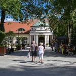 Dolnośląskie uzdrowisko niczym alpejski kurort. Seniorzy wracają tu co roku 
