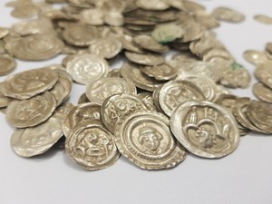 Dolnośląskie: W okolicach Wałbrzycha znaleziono średniowieczne monety