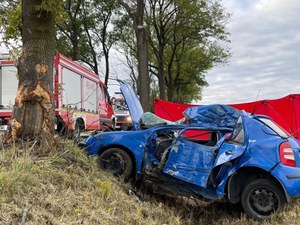 Dolnośląskie: Wypadek skody. Zginął młody mężczyzna. Jechał na ślub siostry