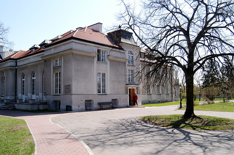 Dom Artysty Weterana W Skolimowie Przyciąga Polskie Gwiazdy. Miesięczny ...