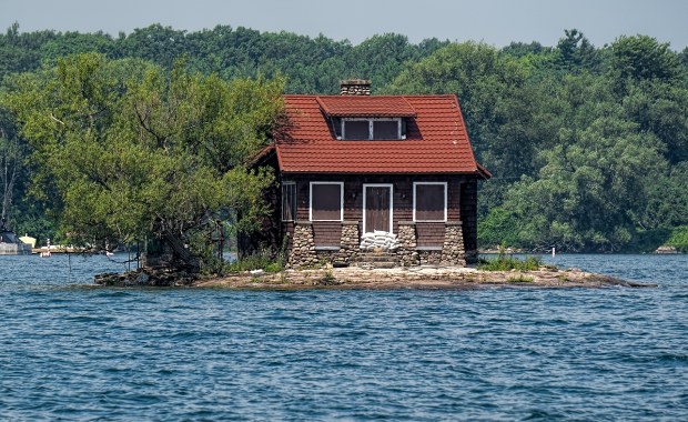 Dom, drzewo i nic więcej. Oto najmniejsza zamieszkana wyspa świata