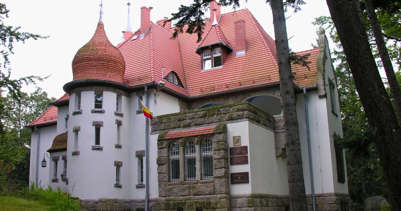 Dom Gerharta Hauptmanna pełni funkcję naukowo-oświatową /Bonio /CC BY-SA 3.0