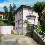 Dom grozy: Dzieci w pieluchach i maskach odcięte od świata