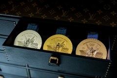 Dom mody Louis Vuitton zaprezentował kufry na pochodnie olimpijskie
