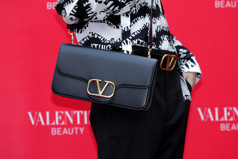 Dom mody Valentino wprowadza produkty z drugiego obiegu /Getty Images