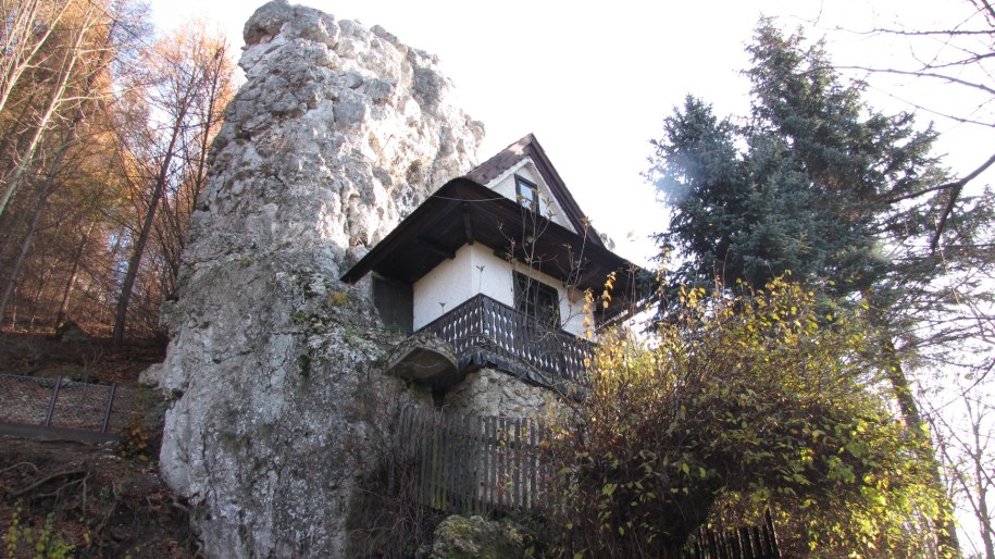Dom na skale w Prądniku Korzkiewskim /Maciej Grzyb /RMF FM