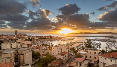 Dom na ulubionej wyspie Polaków? Teraz możesz go kupić za 1 euro