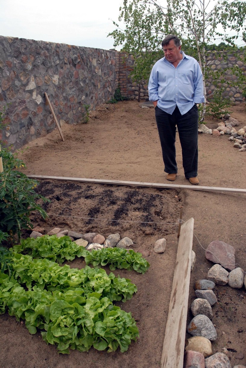 Dom otacza imponujący ogród, a aktor hoduje własne warzywa /STAFAN KROLIKOWSKI/East News /East News