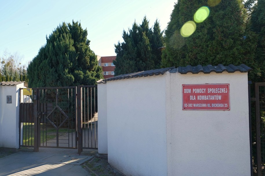 Dom Pomocy Społecznej dla Kombatantów w Warszawie. 11 pracowników DPS zostało objętych kwarantanną po tym, jak u jednej z pensjonariuszek wykryto zakażenie koronawirusem /Mateusz Marek /PAP