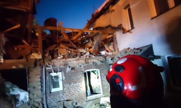 Dom w Chełmży zniszczony w wybuchu gazu  (fot. @KM_PSP_TORUN) /