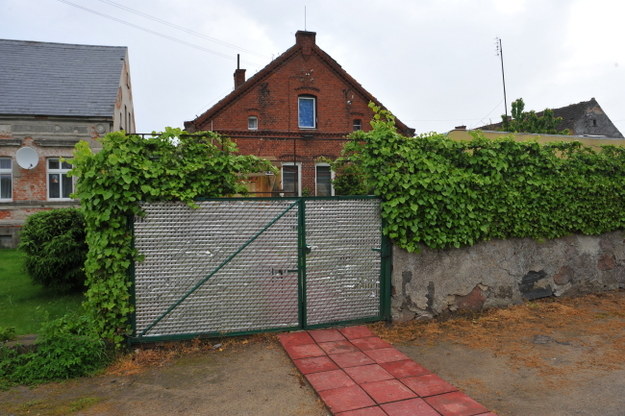 Dom, w którym mieszka Beata K. /Marcin Bielecki /PAP