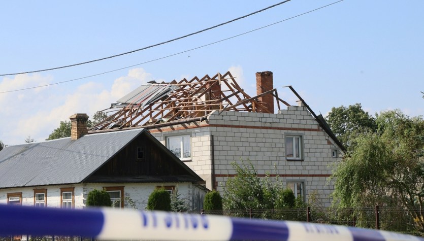 Dom w Wyrykach zgruzowany. Rodzina cudem uszła z życiem