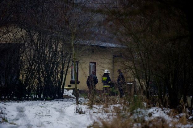 Dom w Zelowie, gdzie trzy osoby zatruły się czadem /Grzegorz Michałowski /PAP