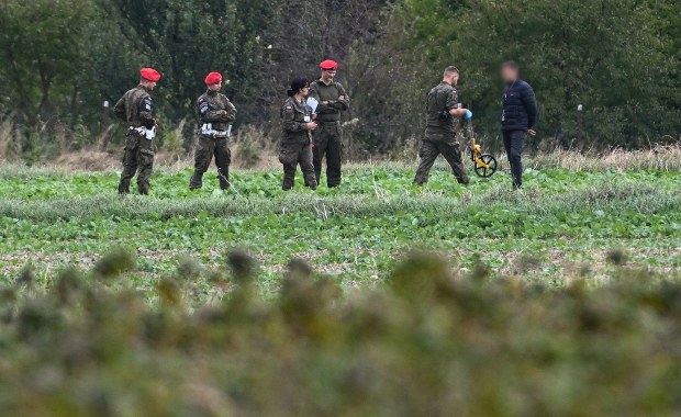 "Dom zadrżał". Niepokój mieszkańców wsi Choiny po upadku szczątków rakiety