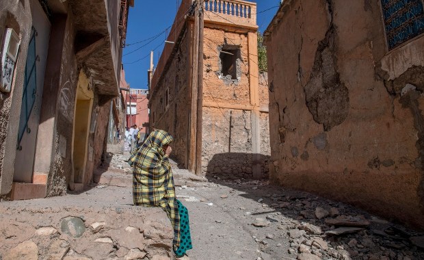 "Dom zapadł się na moich oczach". Relacje świadków trzęsienia ziemi