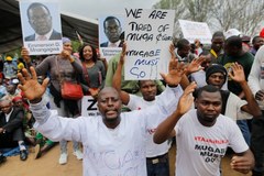 Domagają się odejścia prezydenta Zimbabwe. "To jak Święta Bożego Narodzenia"