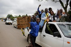 Domagają się odejścia prezydenta Zimbabwe. "To jak Święta Bożego Narodzenia"